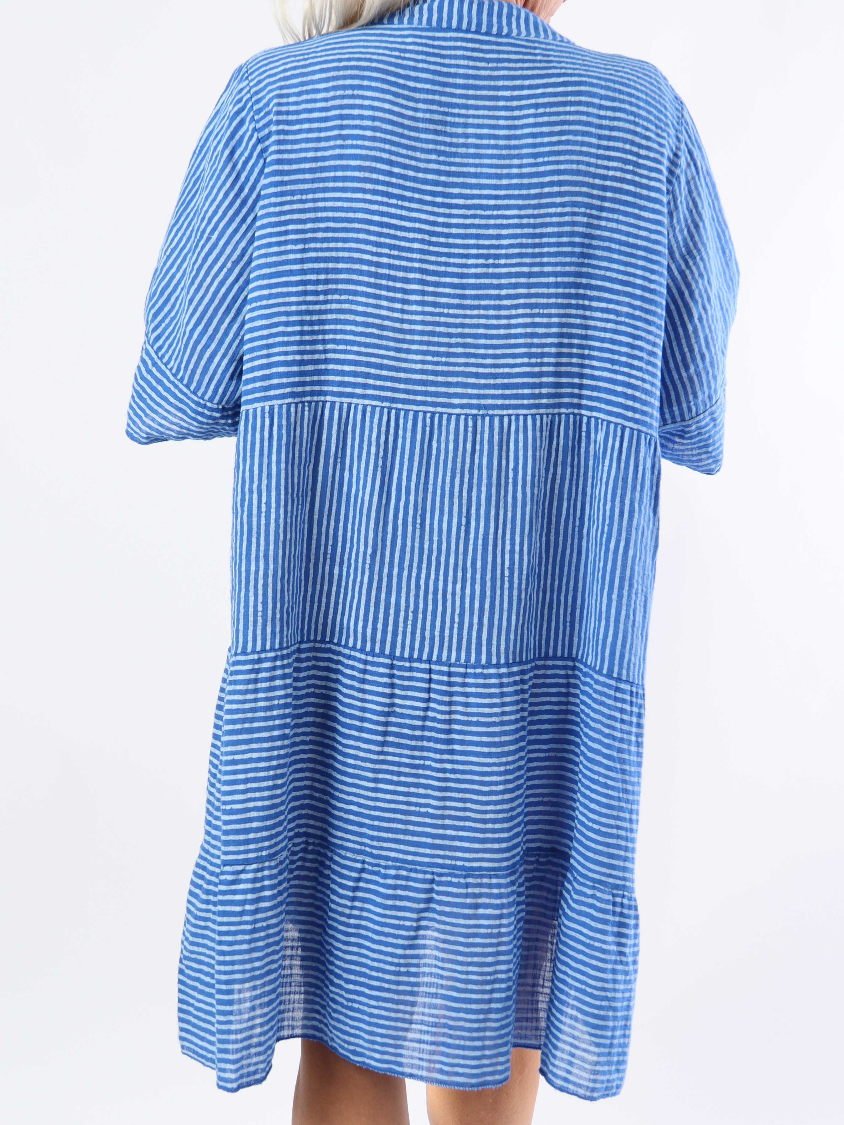 Jenni - Söt randig bomullsklänning i plus size i linne-liknande tyg